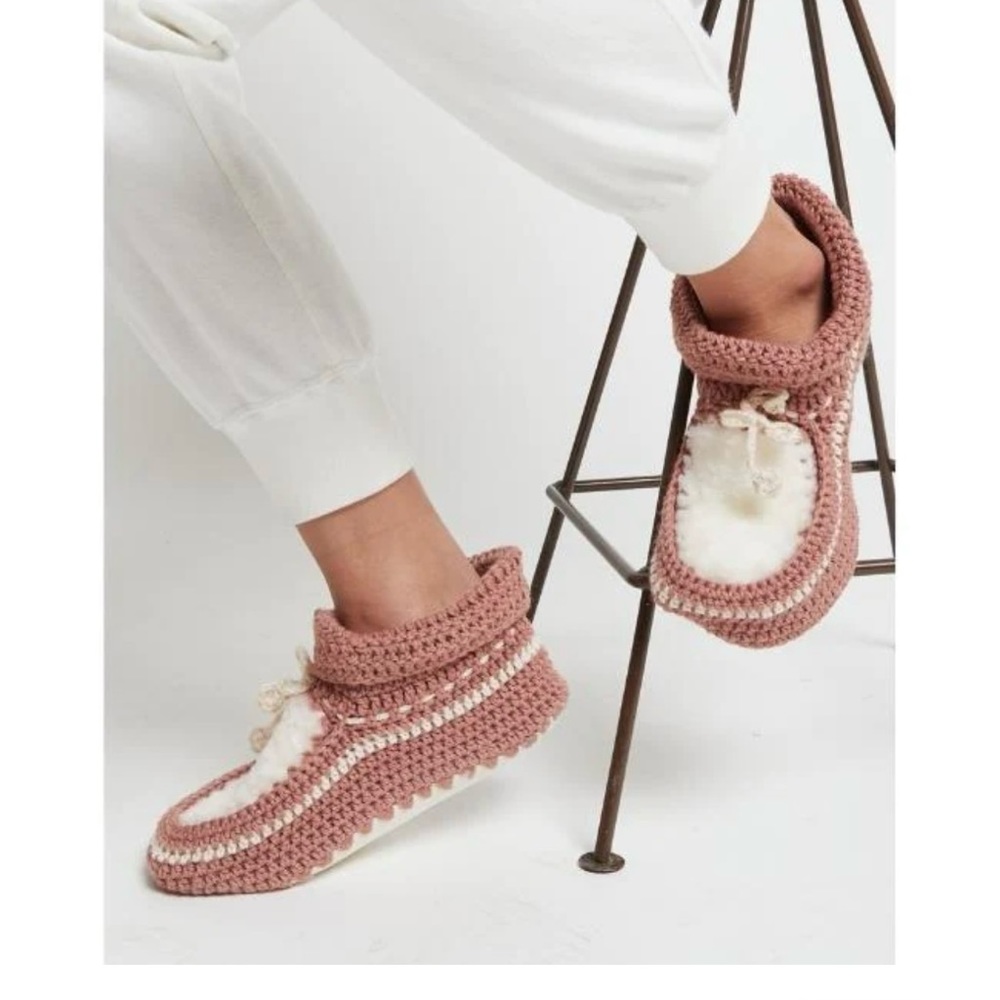 Karen Walker X Classic New Zealand Sheepskin Crochet Slippers Size L NWOT